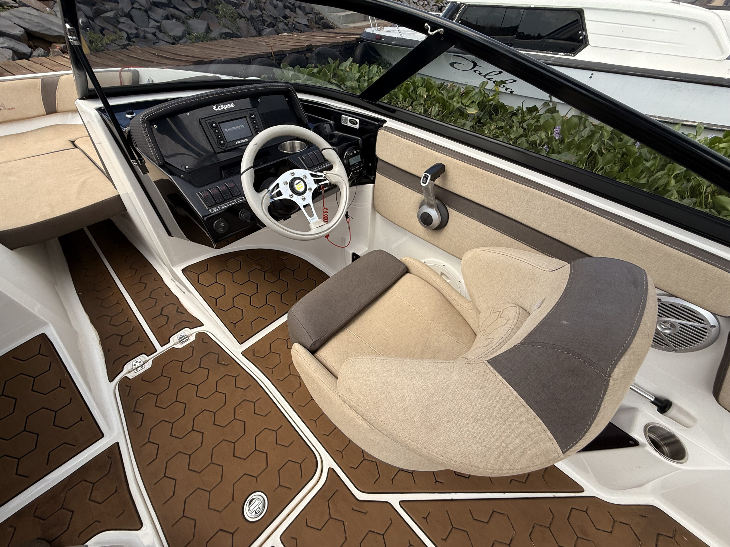 Eclipse 21SS - Evinrude 200 5 Eclipse 21SS - Evinrude 200 - Image 5