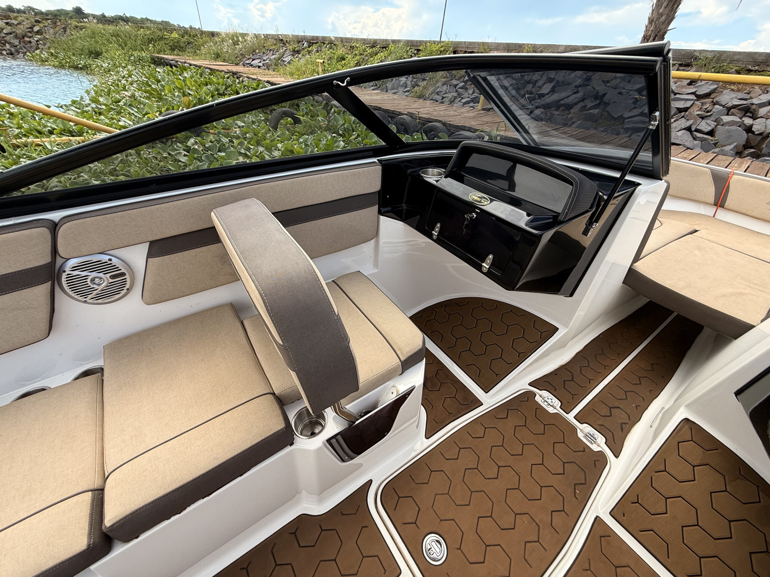 Eclipse 21SS - Evinrude 200 6 Eclipse 21SS - Evinrude 200 - Image 6